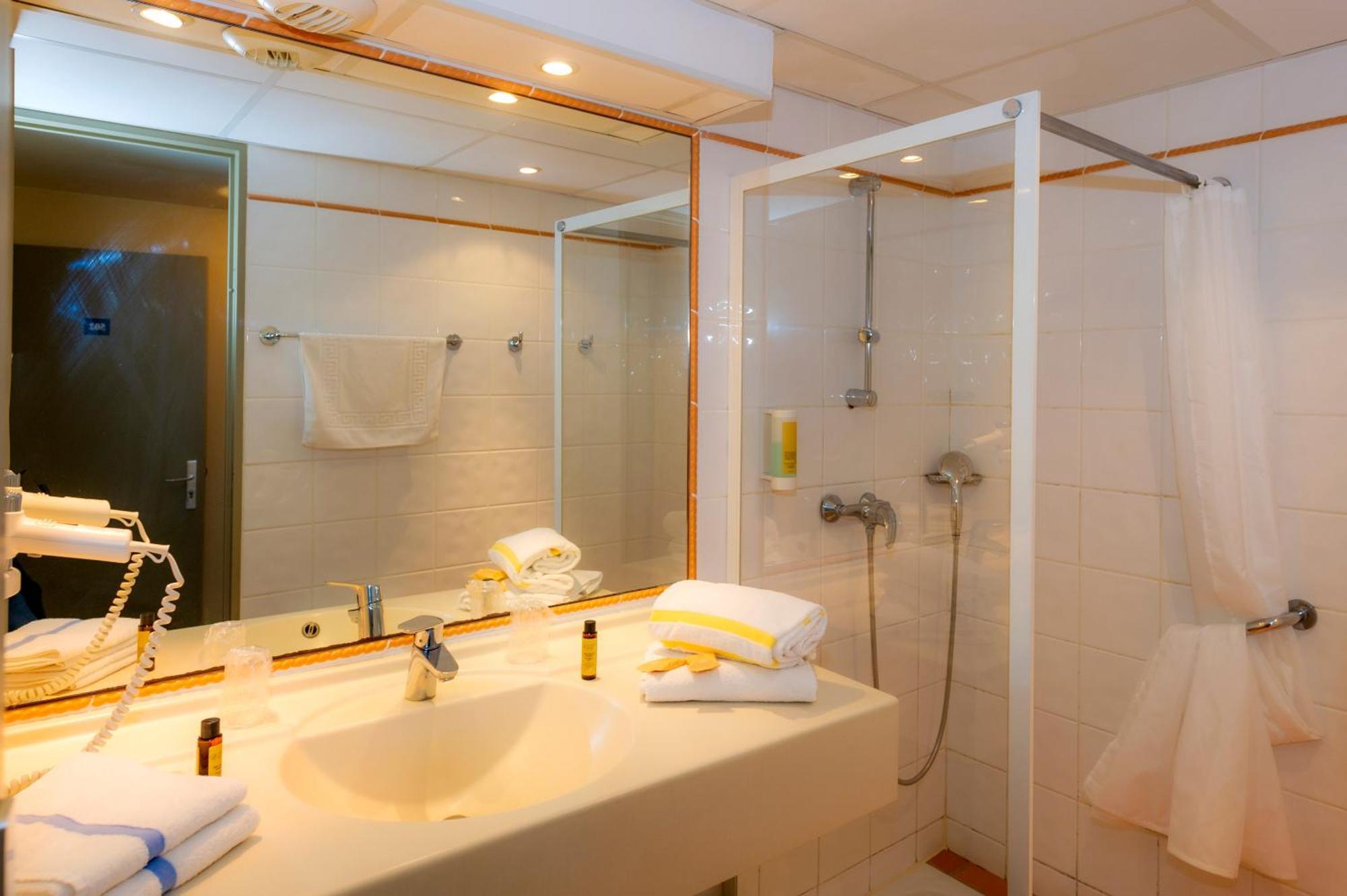 Club Vacances Bleues Domaine De Chateau Laval Gréoux-les-Bains Εξωτερικό φωτογραφία
