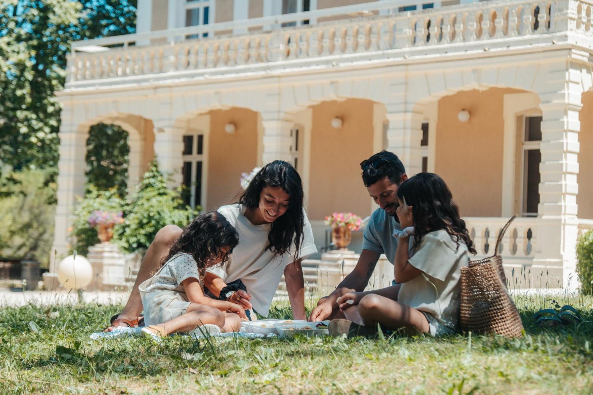 Club Vacances Bleues Domaine De Chateau Laval Gréoux-les-Bains Εξωτερικό φωτογραφία